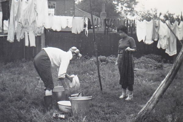 Anne-Marie and Yoshi tackle the laundry